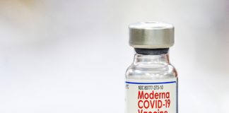 Moderna şi-a anunţat intenţia de a dezvolta o doză de rapel specifică pentru noua variantă Omicron a COVID-19