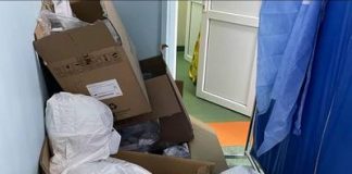 O asistentă a Spitalului Clinic de Urgență "Sf. Pantelimon" din București a fost surprinsă dormind așezată într-o cutie