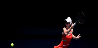 Simona Halep se califică în "optimi" la Melbourne. Simona Halep - Danka Kovinic 6-2, 6-1.