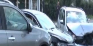 Accident cu trei mașini, surprins în direct de echipa TVR, într-o comună din Neamț