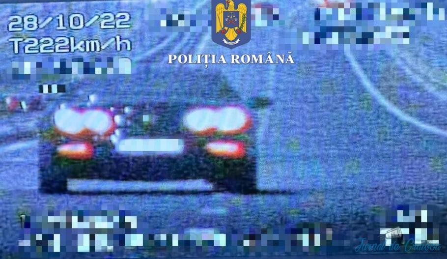 Un sofer ce se deplasa cu viteza de 222 km/ora, oprit de politisti pe Drumul Expres Craiova-Pitesti 1