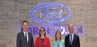 Ambasadorul Statelor Unite ale Americii în România a vizitat fabrica Ford Otosan Craiova