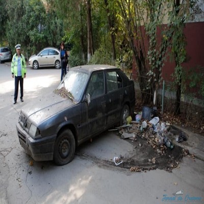 Primăria Craiova continuă ridicarea autovehiculelor abandonate pe domeniul public
