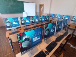 Școlile care au nevoie de calculatoare se pot înscrie până pe 2 octombrie în al doilea apel al programului Dăm Click pe România 2023